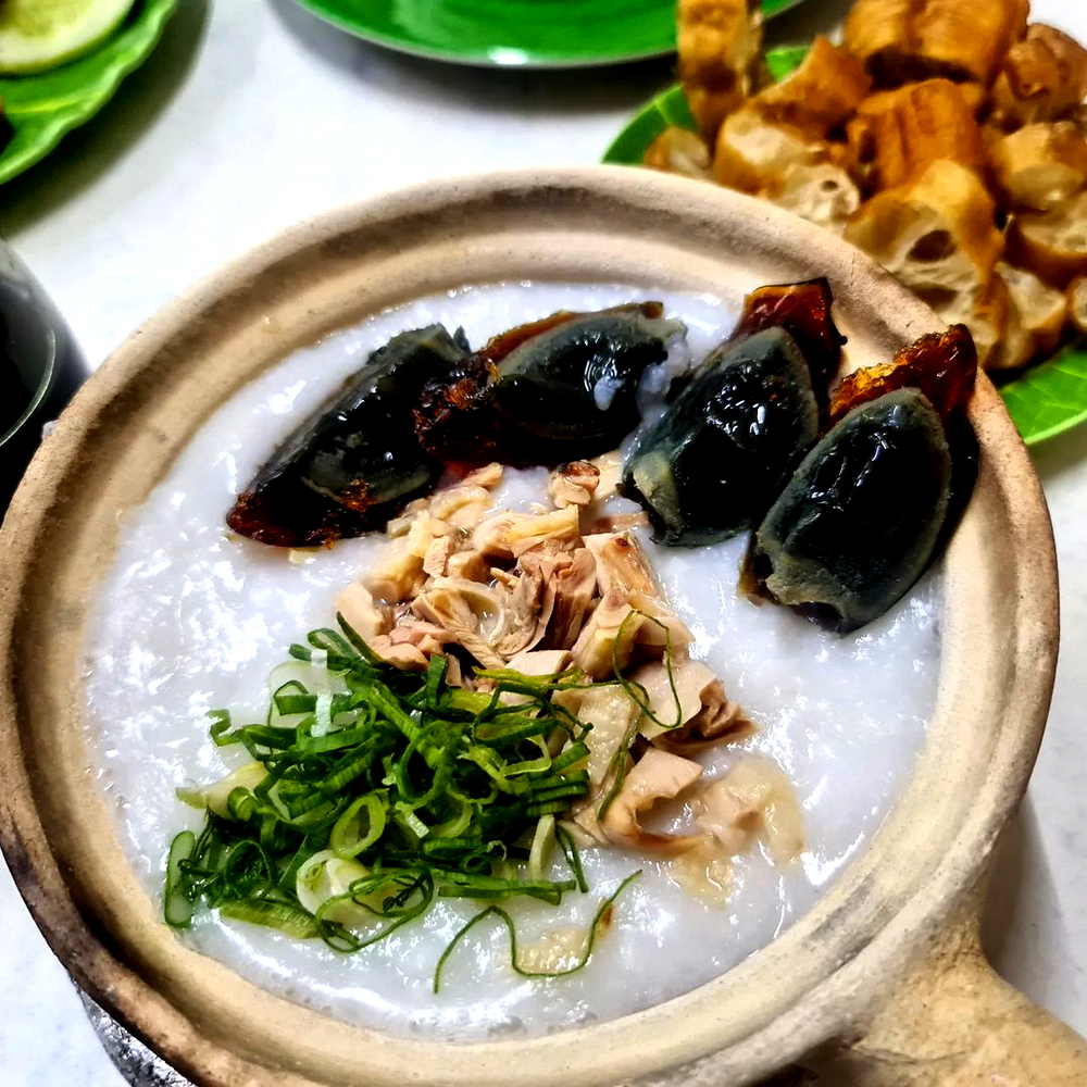 Bubur Hangat yang Menyapa Jiwa di Taman Gading